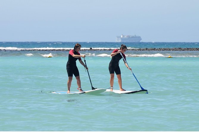 1,5-Hour Beginners Stand Up Paddle Course in Caleta de Fuste - The beach and marina setting