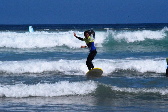 2-Hour Surfing Experience for Beginners in Famara - Starting at Escuela Zoopark Famara