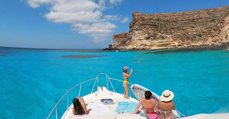 5 hours Lampedusa: Boat Tour with panino SUP e snorkeling - Five hours on Lampedusa’s clear water