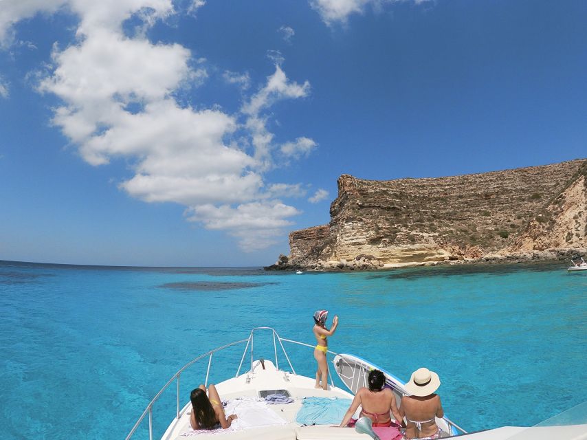 5 hours Lampedusa: Boat Tour with panino SUP e snorkeling - Tabaccara Bay when the wind cooperates