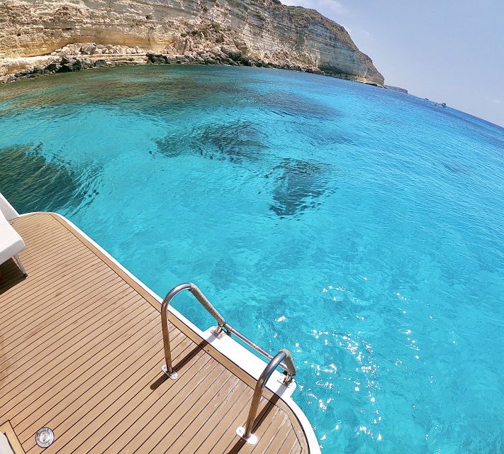 5 hours Lampedusa: Boat Tour with panino SUP e snorkeling - The Italian-language guide and the pace