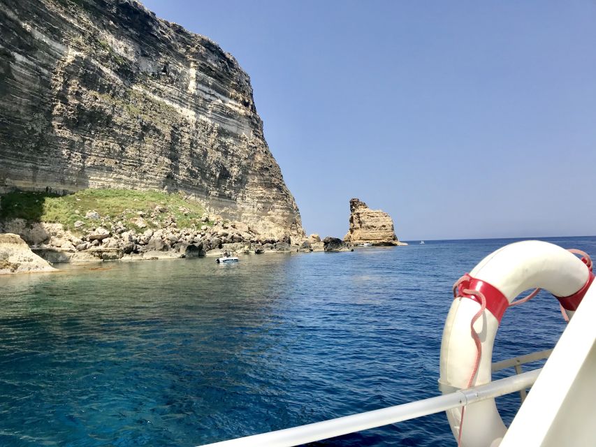 5 hours Lampedusa: Boat Tour with panino SUP e snorkeling - Isola dei Conigli, Lampedusa’s postcard stop