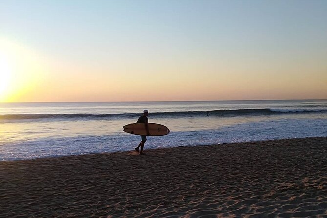 90 Min Surf Lesson / Great for Beginners - Gear, showers, refreshments, and water