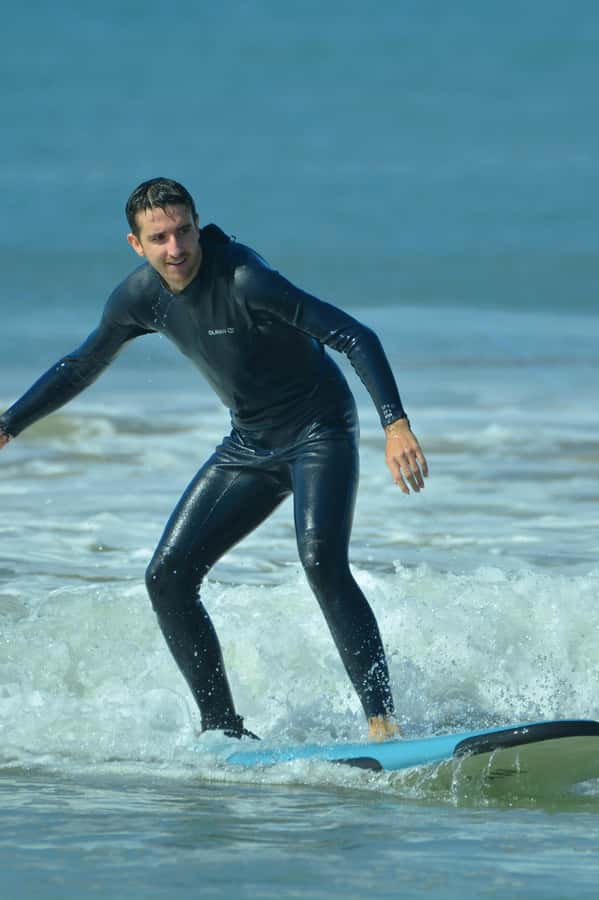 Agadir: Beginner Surf Lesson – Equipment Included - Who should book this Agadir surf lesson?