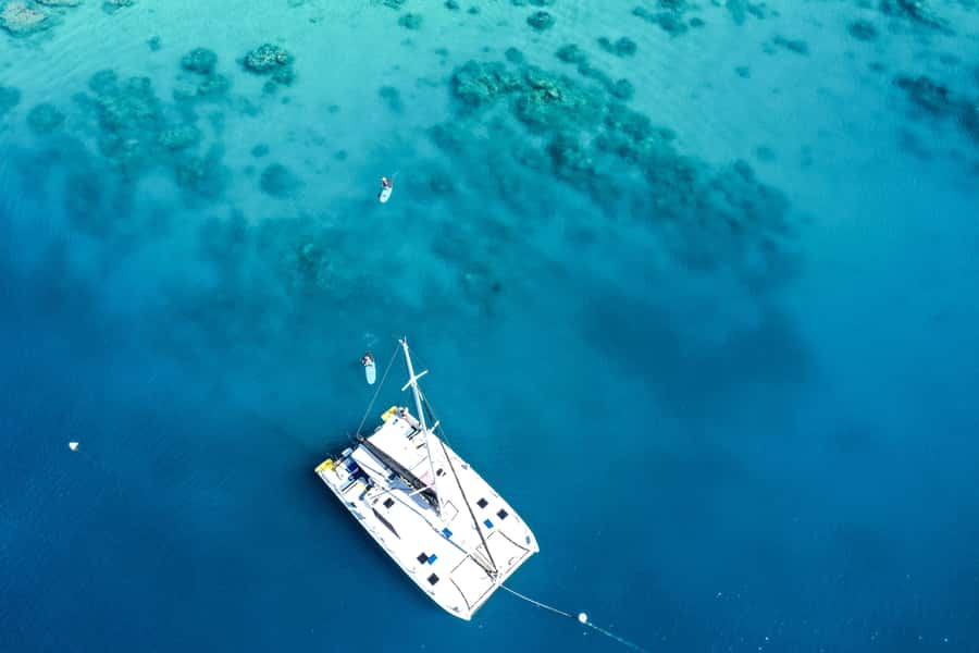 Airlie Beach: Whitsunday Islands Sailing, SUP & Snorkel Tour - Group size, pace, and crew