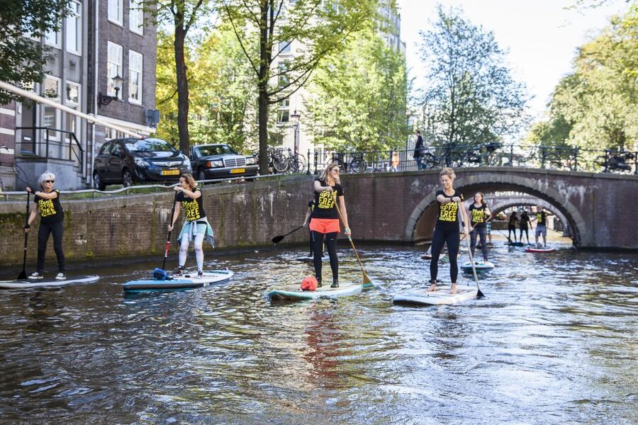 Amsterdam: 2-Hour Stand Up Paddle Board Tour - Crossing the Amstel into central Amsterdam