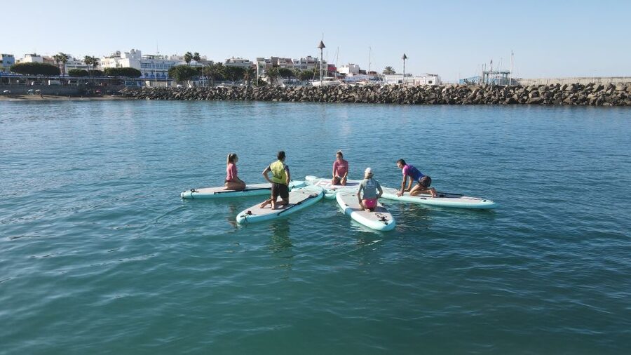 Arguineguín: Stand-up Paddleboard Yoga Class with Instructor - Paddling to the SUP yoga station