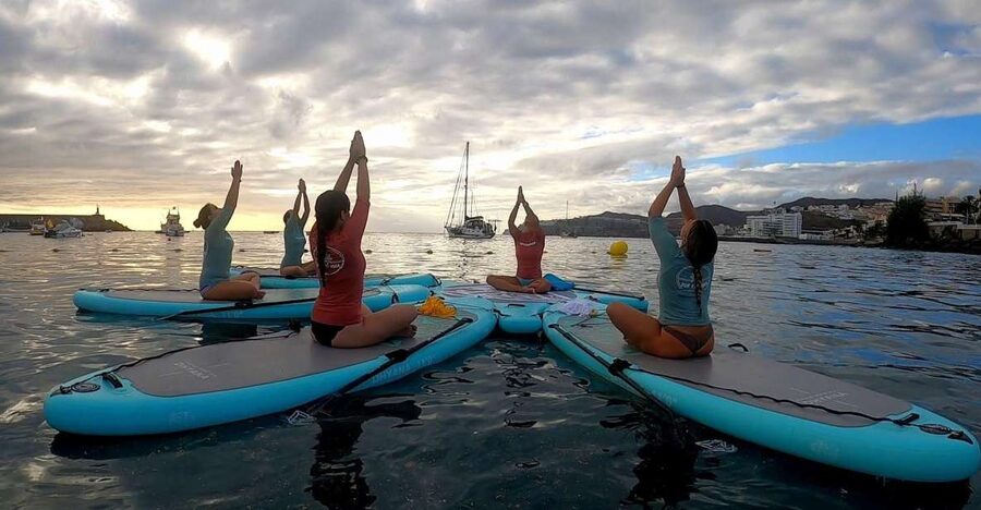 Arguineguín: Stand-up Paddleboard Yoga Class with Instructor - A 90-minute class for different ability levels