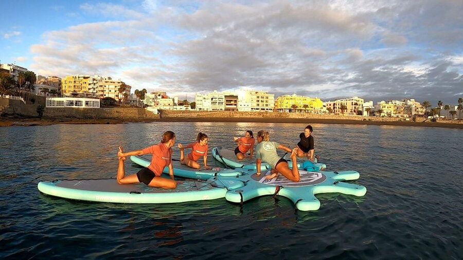Arguineguín: Stand-up Paddleboard Yoga Class with Instructor - Meeting at Las Marañuelas Beach