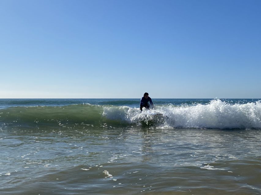 Armação de Pêra: 1:30-hour Surf experience Lesson/clinic - Getting fitted with the right beginner equipment