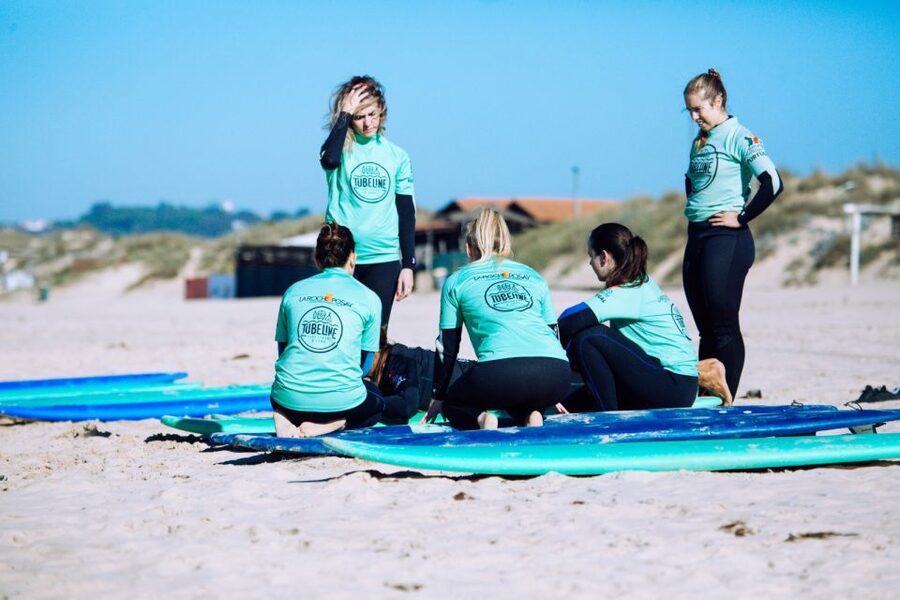 Aulas de Surf/Surf Lesson - Lisboa - The first part of the lesson: theory before the water