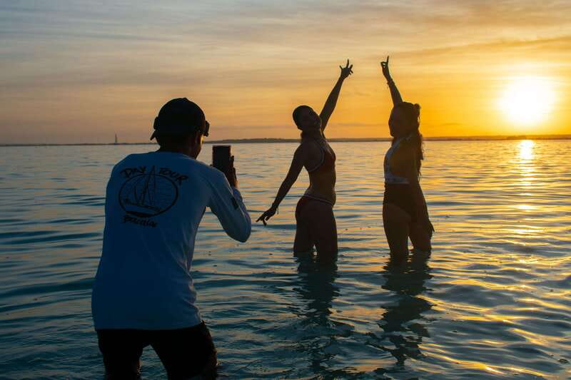 Bacalar: Sunrise Paddleboard Tour with Floating Picnic - What $29 gets you