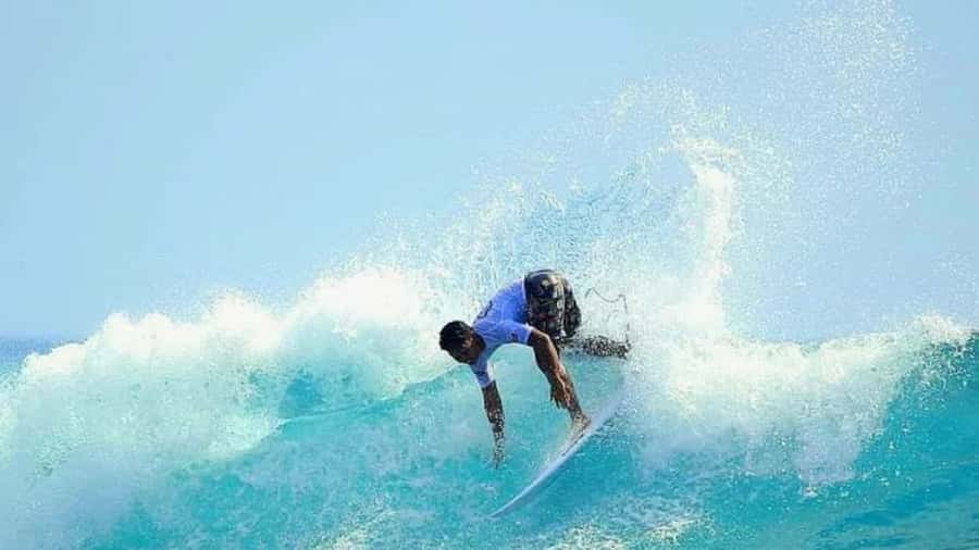 Bali: Nusa Lembongan Surf Lesson for All Levels - Nusa Lembongan scenery between attempts