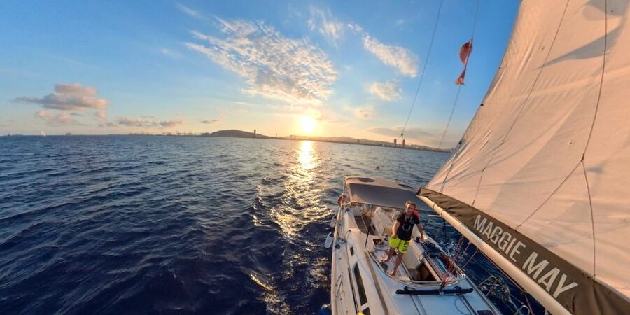 Barcelona: 2-Hour Sailboat Tour with Paddle Boarding - Cava, snacks, and the easy social side