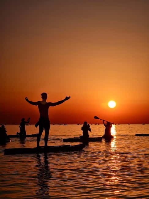 Barcelona: Paddleboarding at Sunrise. Includes: instructor, photos, equipment - FAQ