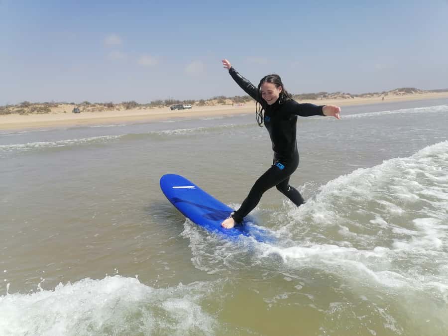 Beginners friendly surf in nice spots - Language, Group Size, and Who Will Enjoy It Most