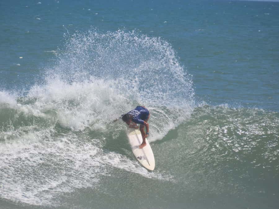 Best Surf Lesson around Uluwatu - Learning to Surf at Balangan Beach