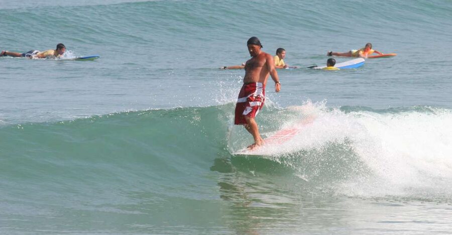 Biarritz : Cours de surf sur la côte Basque. - Ninety minutes in the water with an instructor nearby
