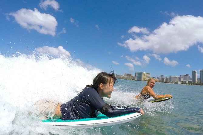 Bodyboarding 1-to-1 Private Lesson with Waikiki Courtesy Shuttle - Talking through your goals before entering the water