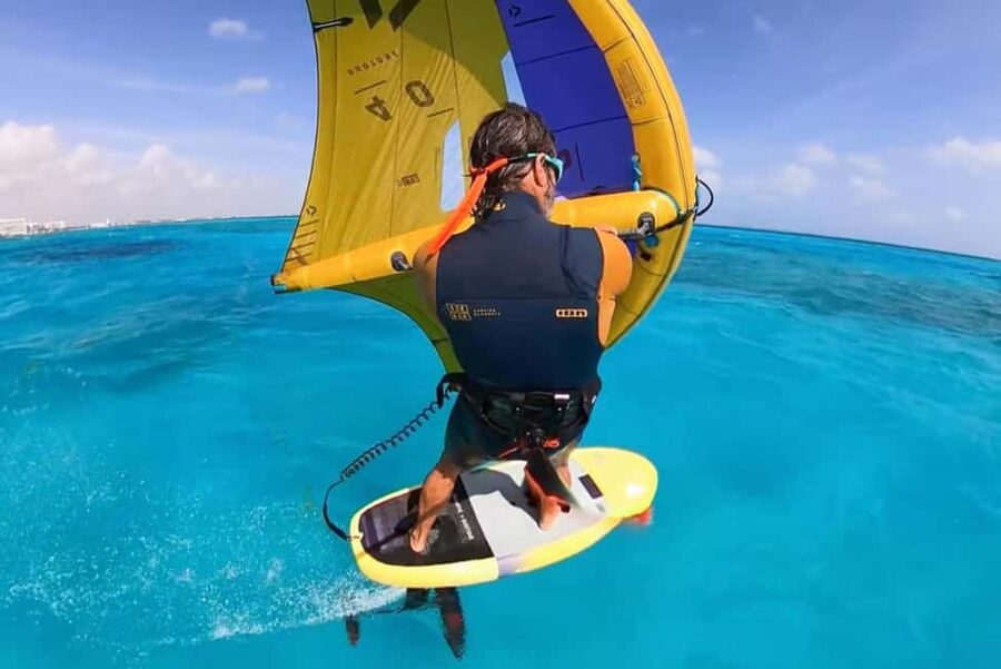 Cancún: Kitesurfing or Wingfoiling | Lessons - Choosing between kitesurfing and wingfoiling in Cancun