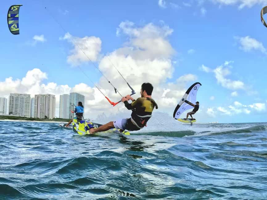 Cancún: Kitesurfing or Wingfoiling | Lessons - Meeting Ramon at the private beach access