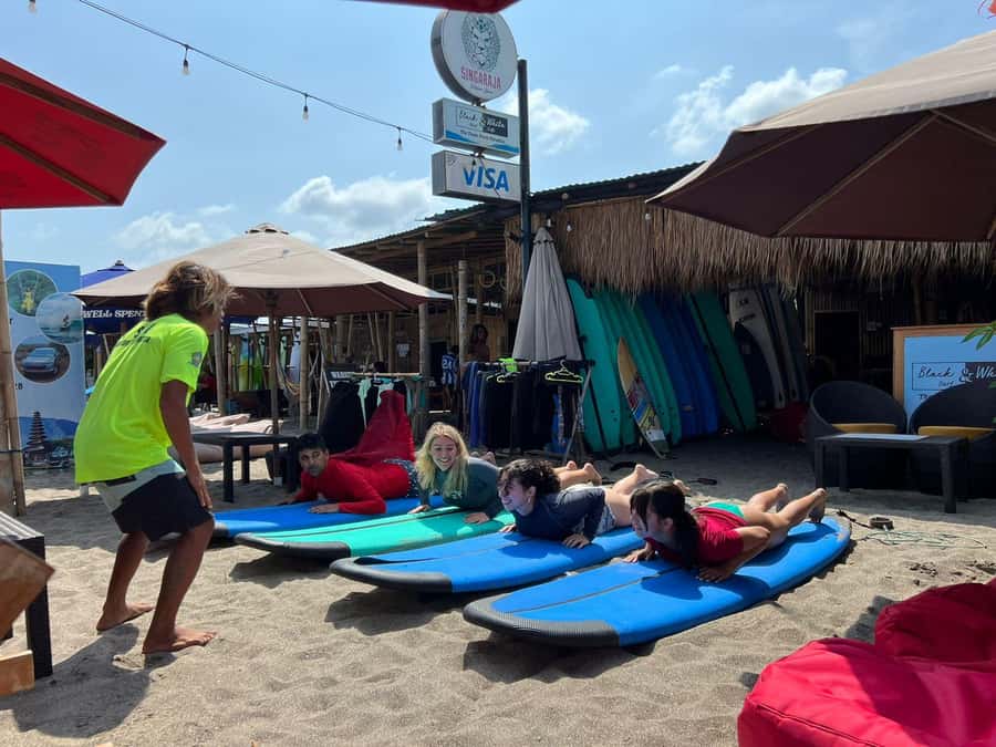 Canggu: 2-Hour Surf Course - Choosing between private and small-group instruction