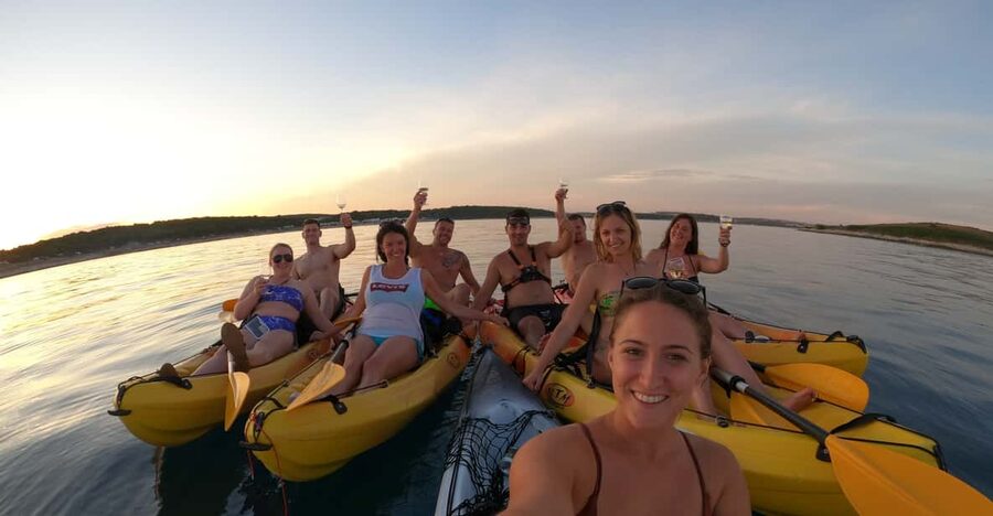 Cape Kamenjak: Sunset Kayak/SUP Wine Tour - Why sunset works so well at Cape Kamenjak