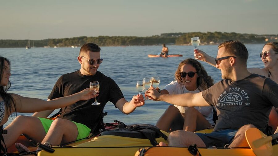 Cape Kamenjak: Sunset Kayak/SUP Wine Tour - Who should book this evening?