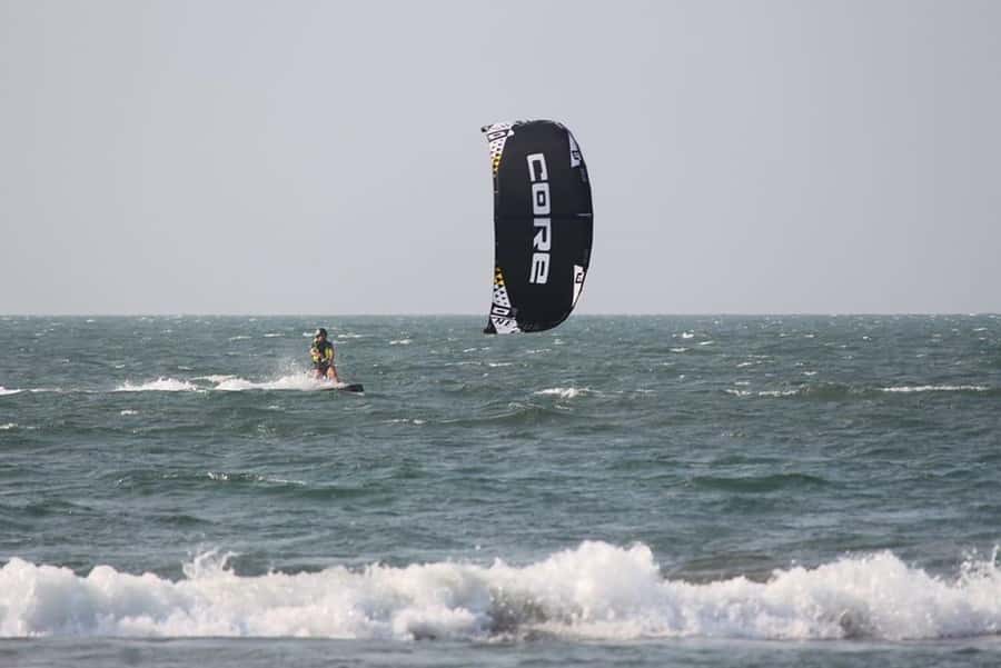 Cartagena: Private Kitesurfing Classes - Your first hour with the kite and board