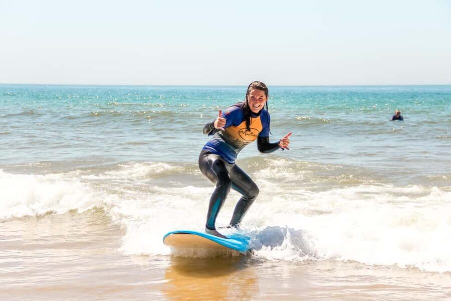 Cascais: Local Surf Experience - The water session: repeated practice with direct help