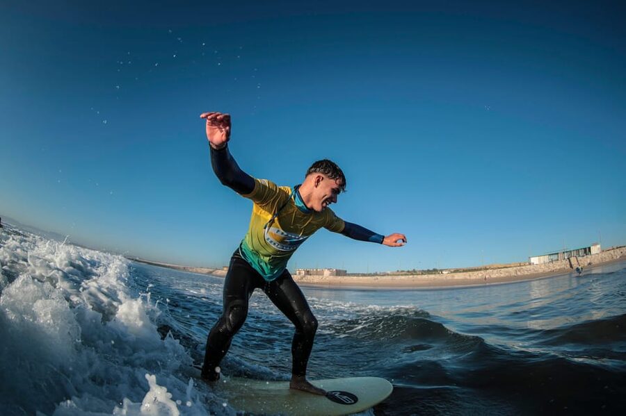 Costa da Caparica: Sunset Surf Lesson - Sunset surfing at Costa da Caparica