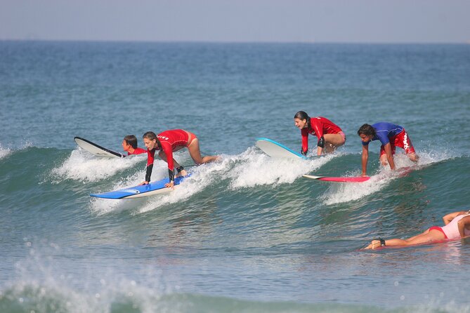 Discover Surfing on the beaches of Biarritz - The first 20 minutes: warm-up and simple instruction