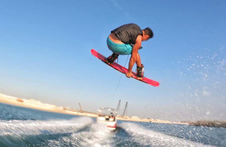 Dubai: 45Min Wakeboarding Experience - Calm water makes a real difference