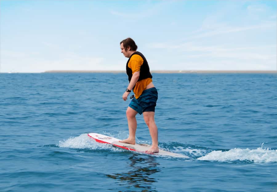 Dubai: Efoil or Electric Hydrofoil Surfboard Rental - Forty-five minutes on the electric hydrofoil
