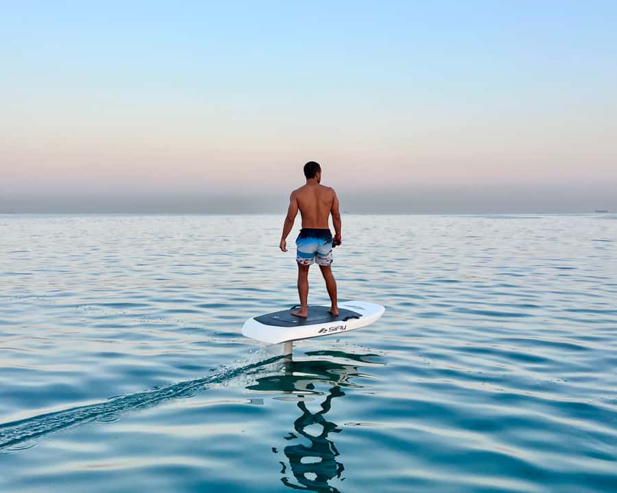 Dubai: Electric Hydrofoil or eFoil Surfboard Experience - Why flying above Dubai feels different from ordinary watersports