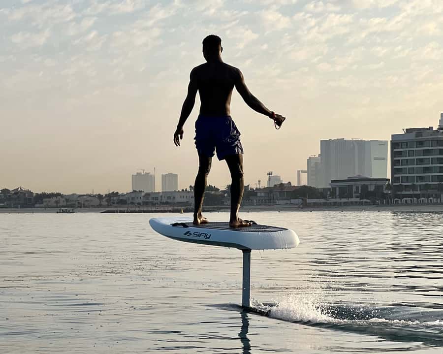 Dubai: Electric Hydrofoil or eFoil Surfboard Experience - Learning the board without feeling rushed