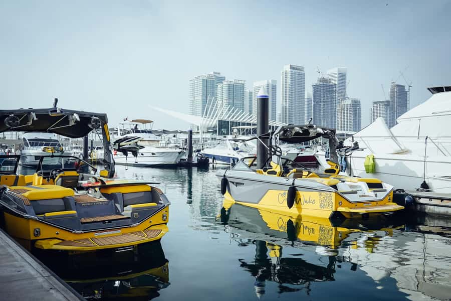 Dubai wakesurfing & wakeboarding: Snacks & drinks included! - Riding behind a Nautique S21 or G23