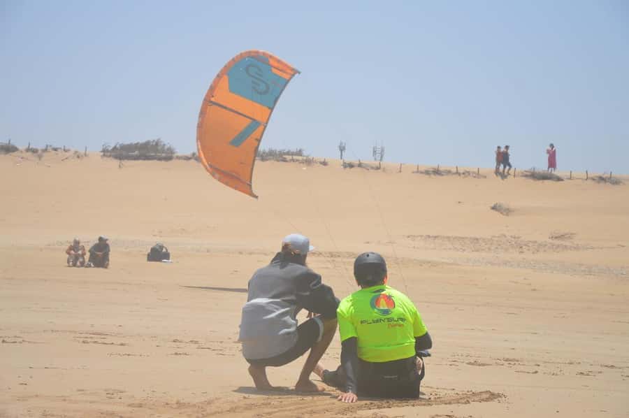 Essaouira: Kitesurf Lesson with changing rooms & Hot showers - The first lesson: kite theory and setup on land