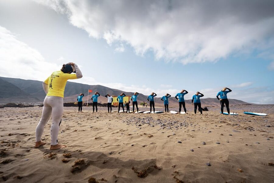 Famara Beach: Surfing Lessons with Videos - Key points at a glance
