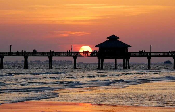 Fort Myers Beach: 1 Hour Guided SUP/Kayak Experience - Pelican Bay is the right place to start