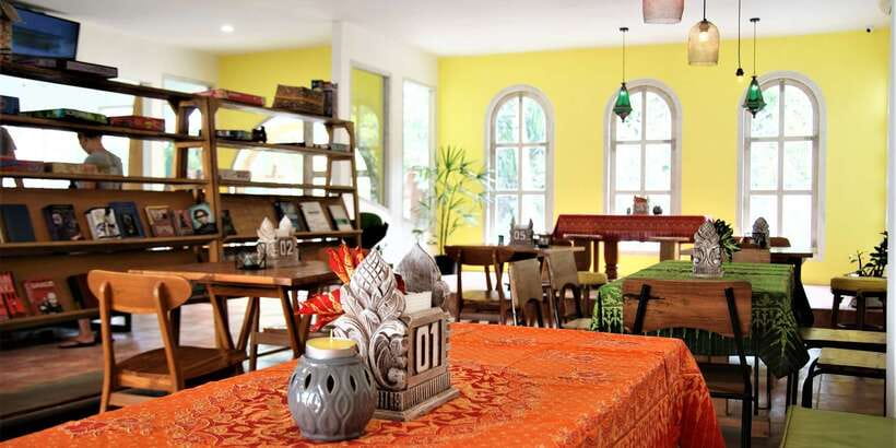 From Bali: 4-Day Surf and Yoga Retreat in Nusa Lembongan - Meals, water, and the retreat center