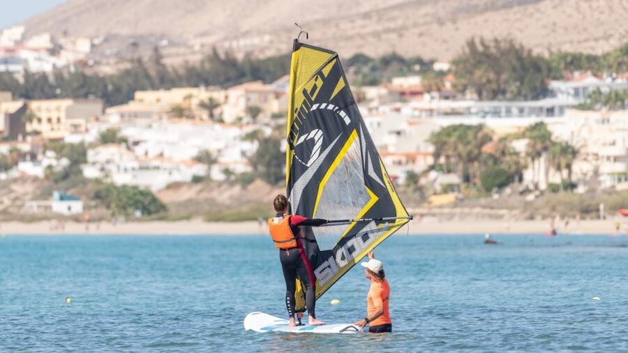 Fuerteventura: Windsurfing Taster in Costa Calma Bay! - Meeting the instructors and choosing your language