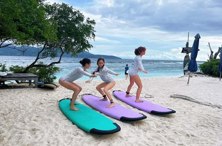 Gili Trawangan: Private Beginner & Intermediate Surf Lessons - Catching your first wave