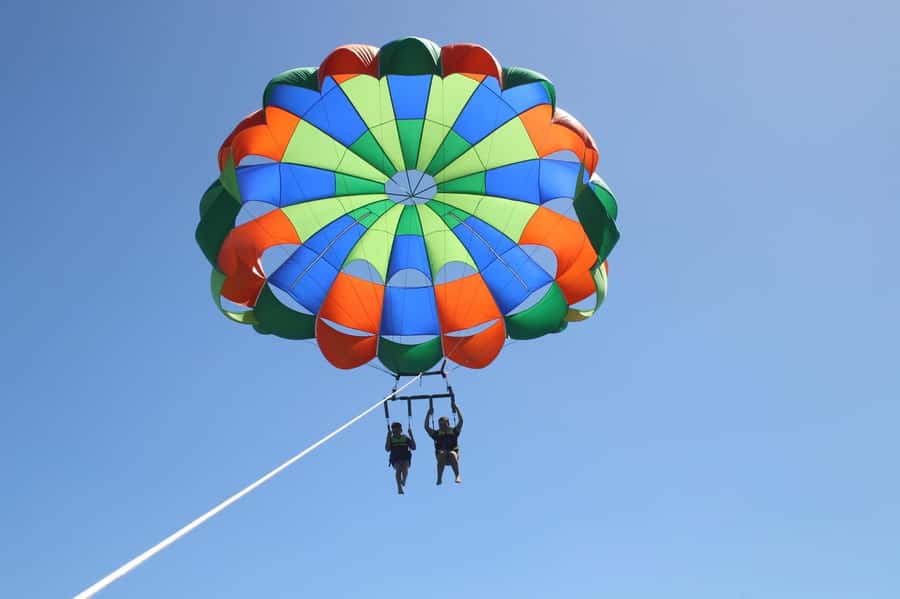 Gold Coast: Surfers Parasailing with Free Photos - The 400-foot flight above South Stradbroke Island