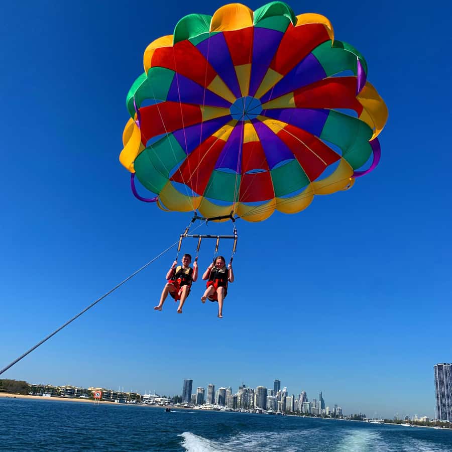 Gold Coast: Surfers Parasailing with Free Photos - What the 10-minute flight feels like
