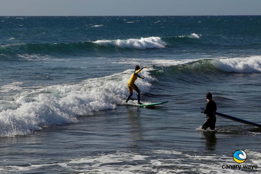 Gran Canaria: Meloneras Beach Surf Lesson - An hour of guided practice in the water