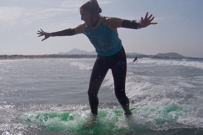 Group and private surf classes with a Certified Instructor in Lanzarote - Small groups and the private booking format