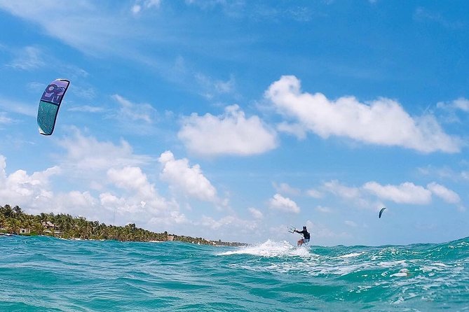 Group Kiteboarding Lesson in Tulum - A private lesson with a small-group feel