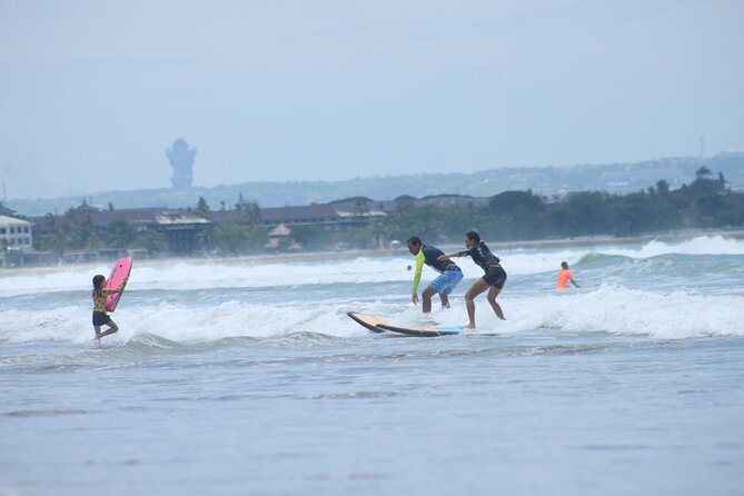 Group surf lesson by Malu Surf Bali - Second water session: 45 minutes to put it together