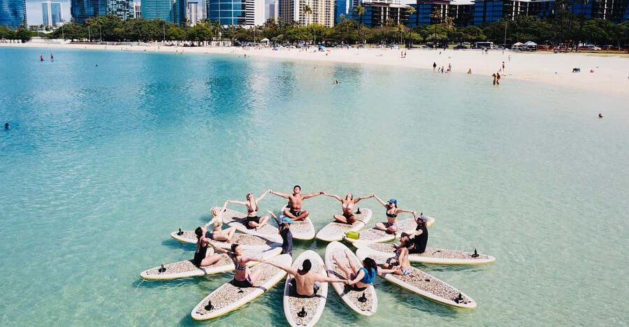 Honolulu: SUP (Standup Paddleboard) Yoga Class - Meeting the group at Ala Moana Beach Park
